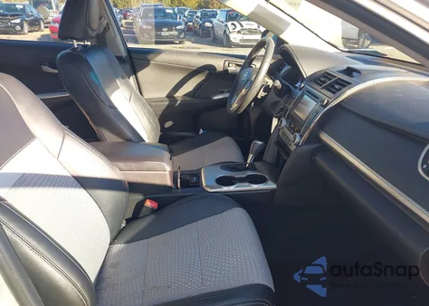 2014 Toyota Camry Se z USA, uszkodzony, nr VIN 4T1BF1FK7EU435325